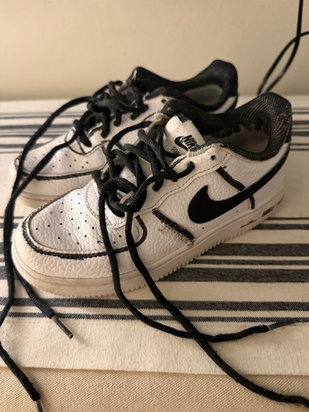 Nike Kids White and Black Swoosh Low-Top Sneakers